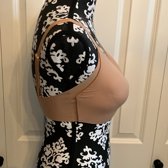 Knix Wingwoman 6 bra w/plunging neck molded cups &extra coverage. - Picture 6 of 16